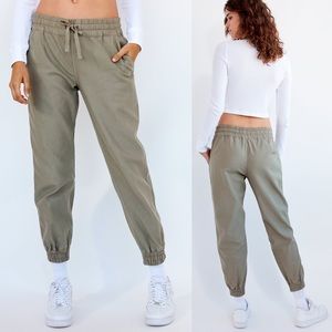Aritzia TNA Alix Joggers in Olive